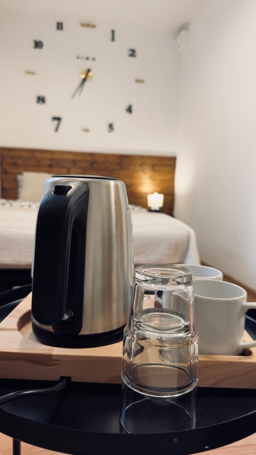 Bed, Coffee/tea facilities, Photo of the whole room, Bedroom