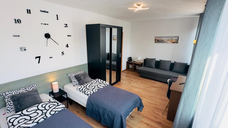 Bed, Living room, Photo of the whole room, Seating area, Bedroom