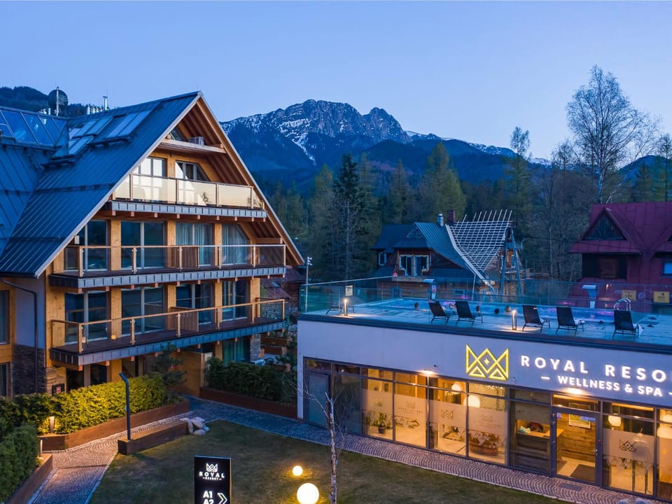 Property building, Mountain view, Swimming pool