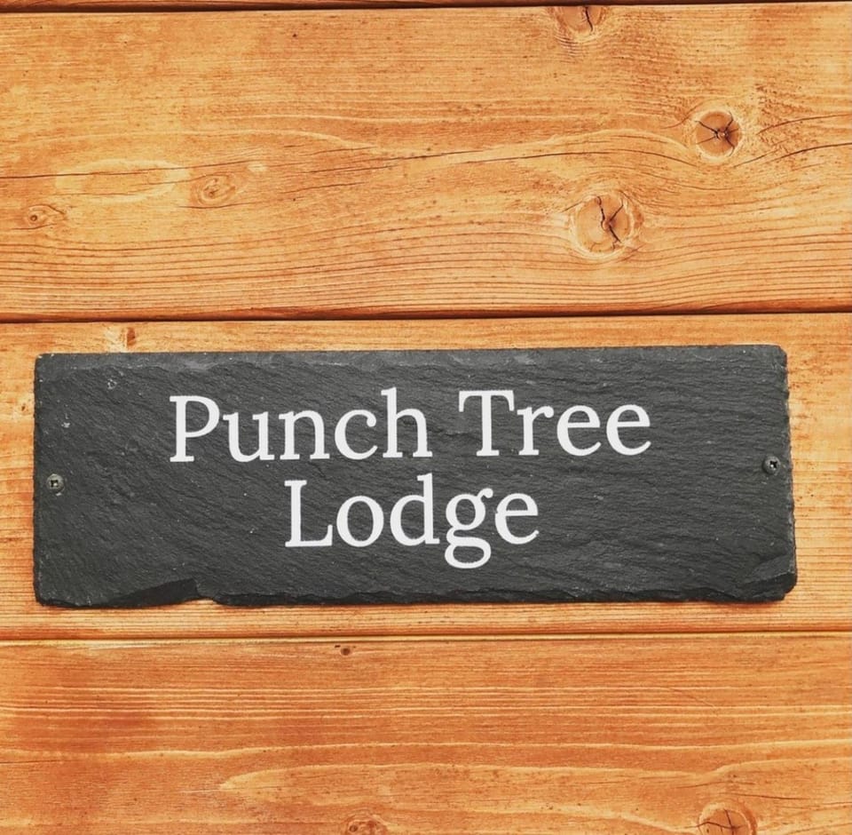 Punch Tree Cabins Wood Burner & Hot Tub Cabin in Scotland