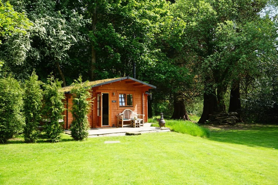 Punch Tree Cabins Wood Burner & Hot Tub Cabin in Scotland