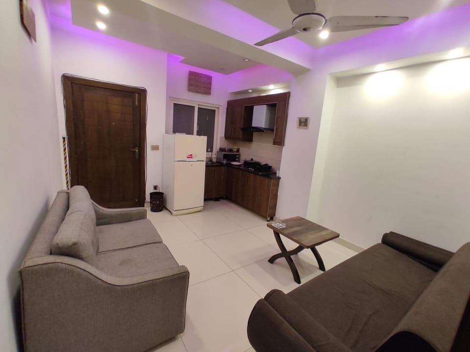 Comfort Hub Elegant 1BR Apt,Perfect for couples,tourists,4k Netflix,wifi Apartment in Islamabad