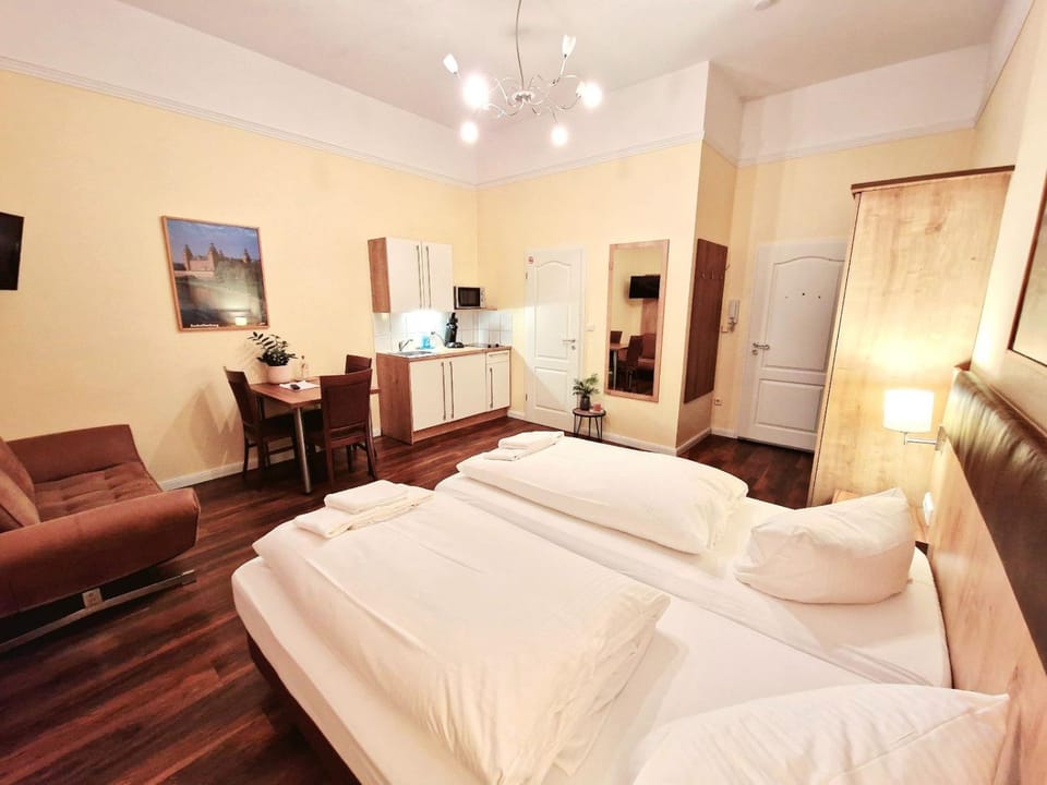 Bed, Photo of the whole room, Seating area, Bedroom