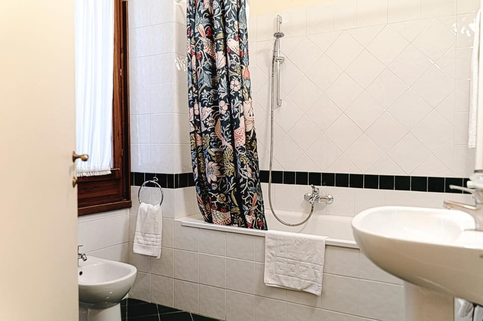 Bathroom, Decorative detail, Bath
