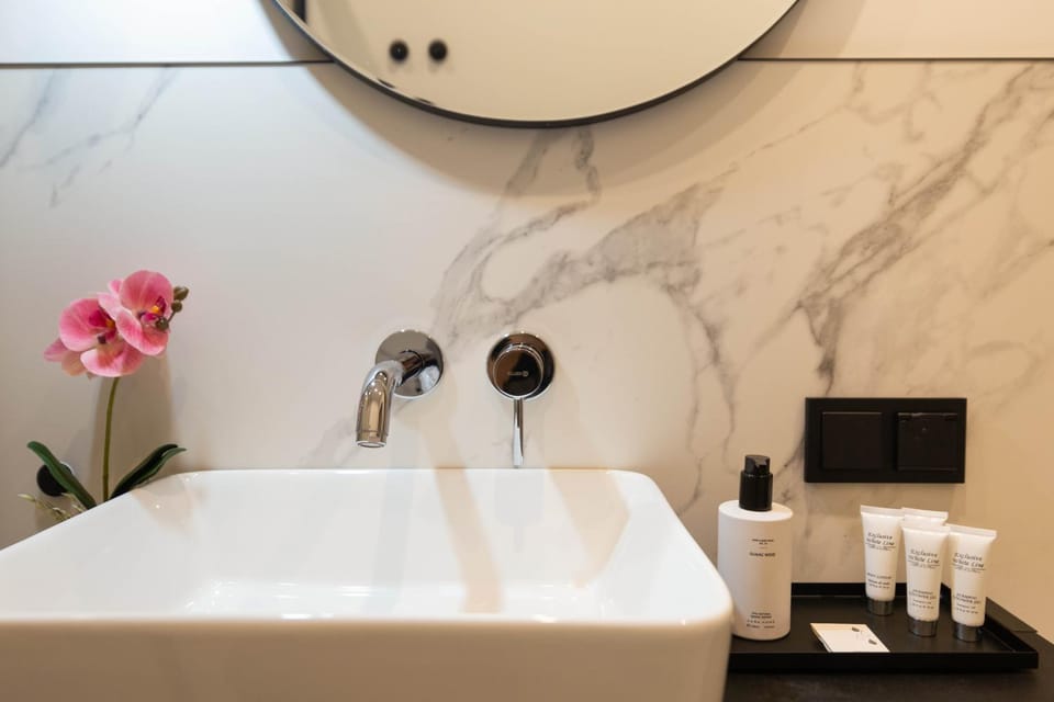 Bathroom, Decorative detail