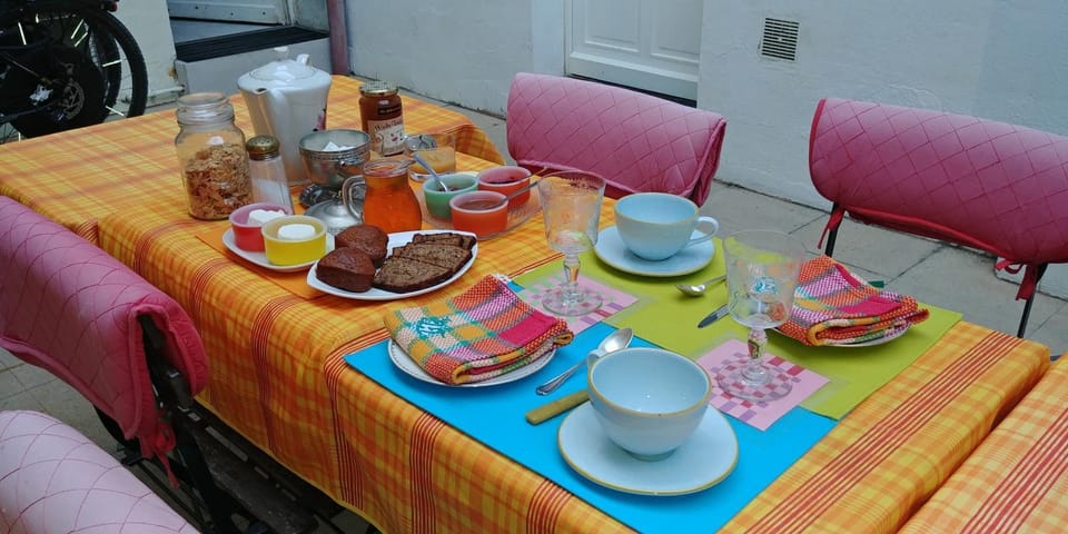 Dining area, Continental breakfast
