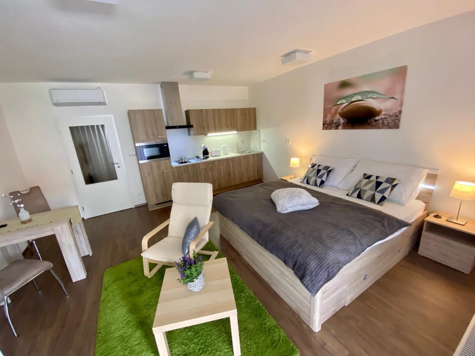 Bed, Living room