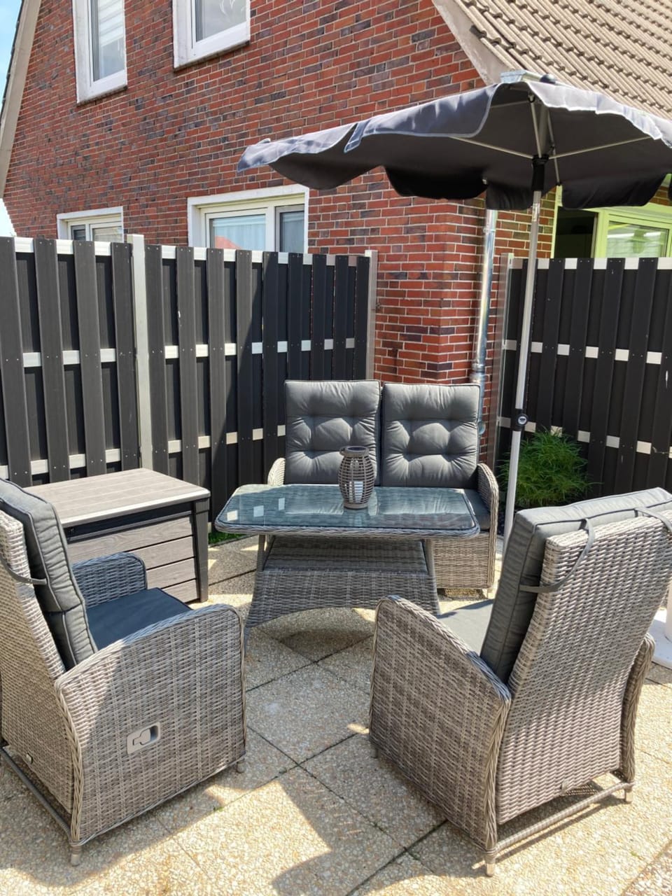 Day, Seating area