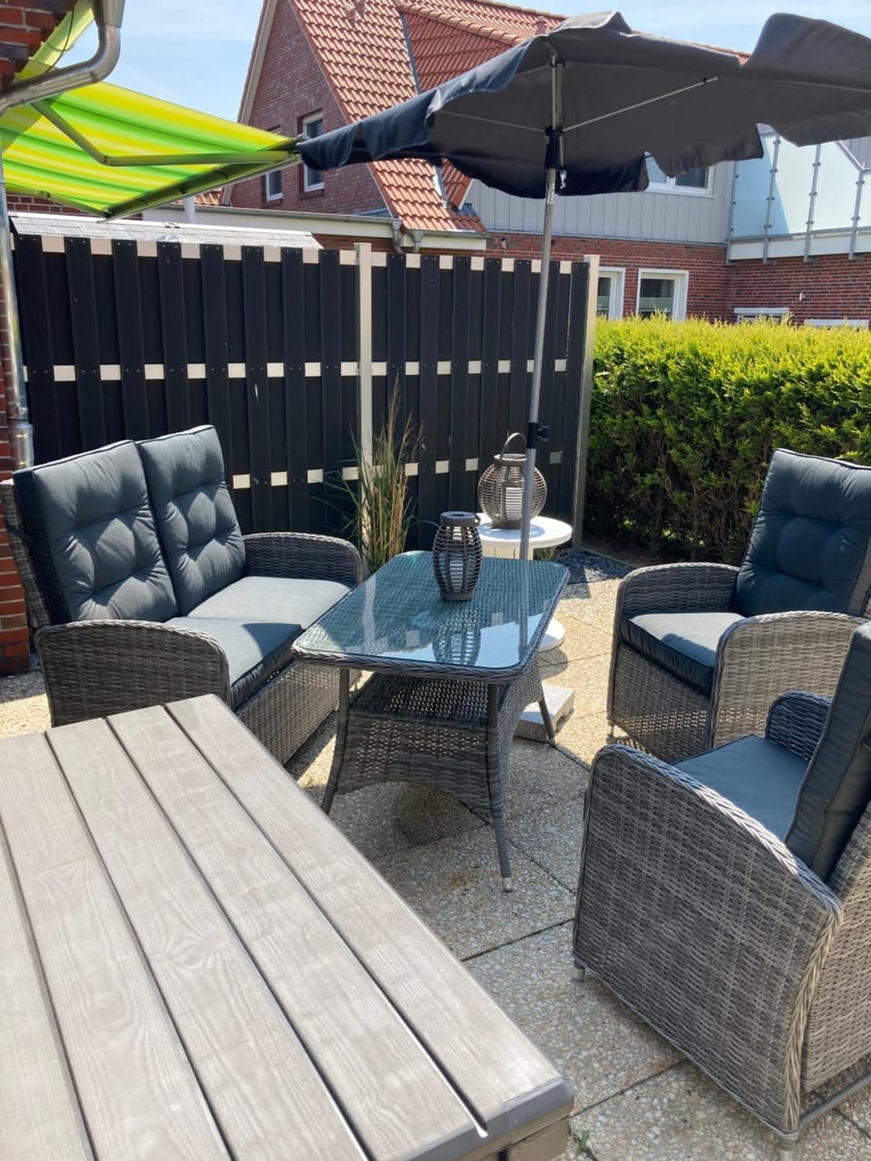 Patio, Day, Seating area, sunbed