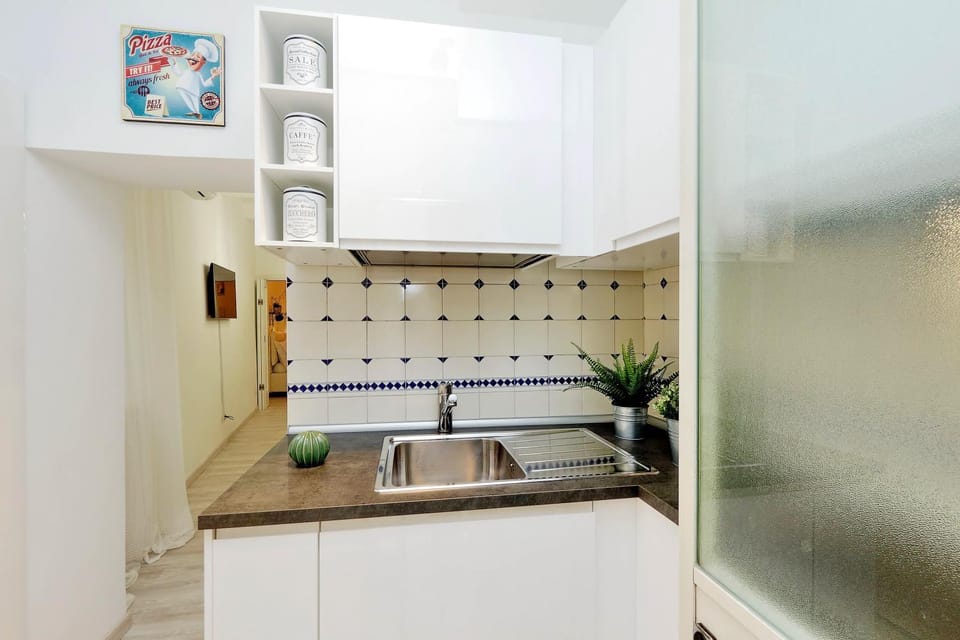Kitchen or kitchenette