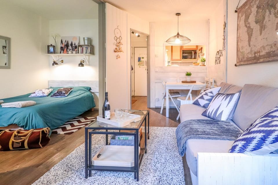 Living room, Photo of the whole room
