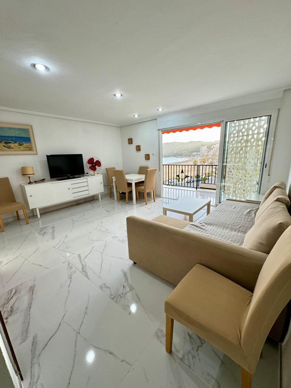 Communal lounge/ TV room, TV and multimedia, View (from property/room), Balcony/Terrace, Living room, Seating area, Evening entertainment