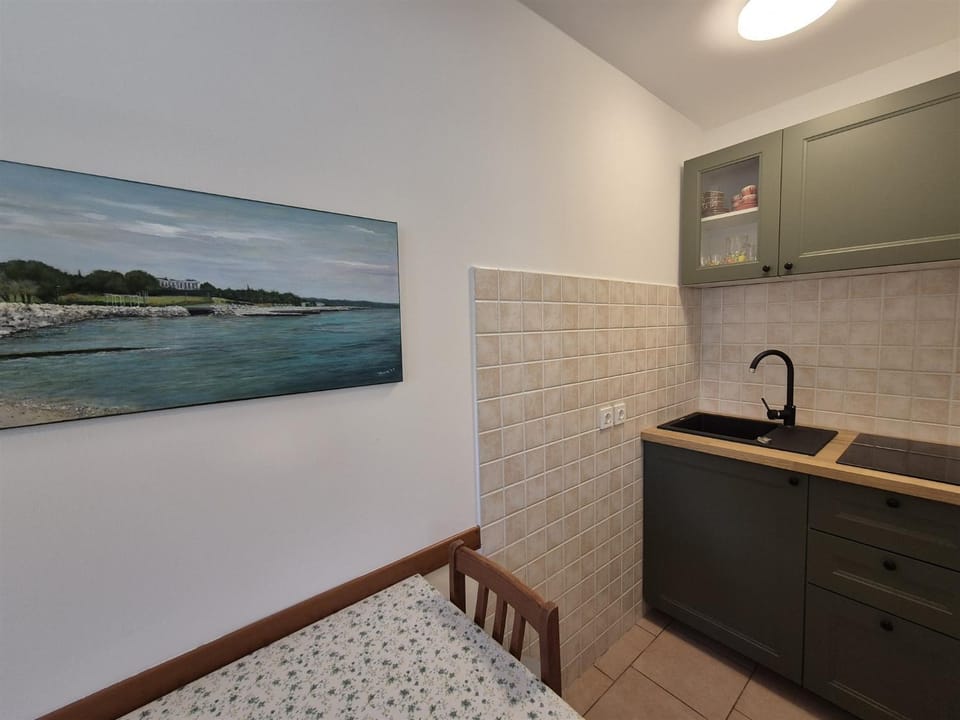 ELENA, 100 m from the beach Apartment in Novigrad