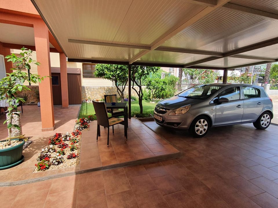 ELENA, 100 m from the beach Apartment in Novigrad