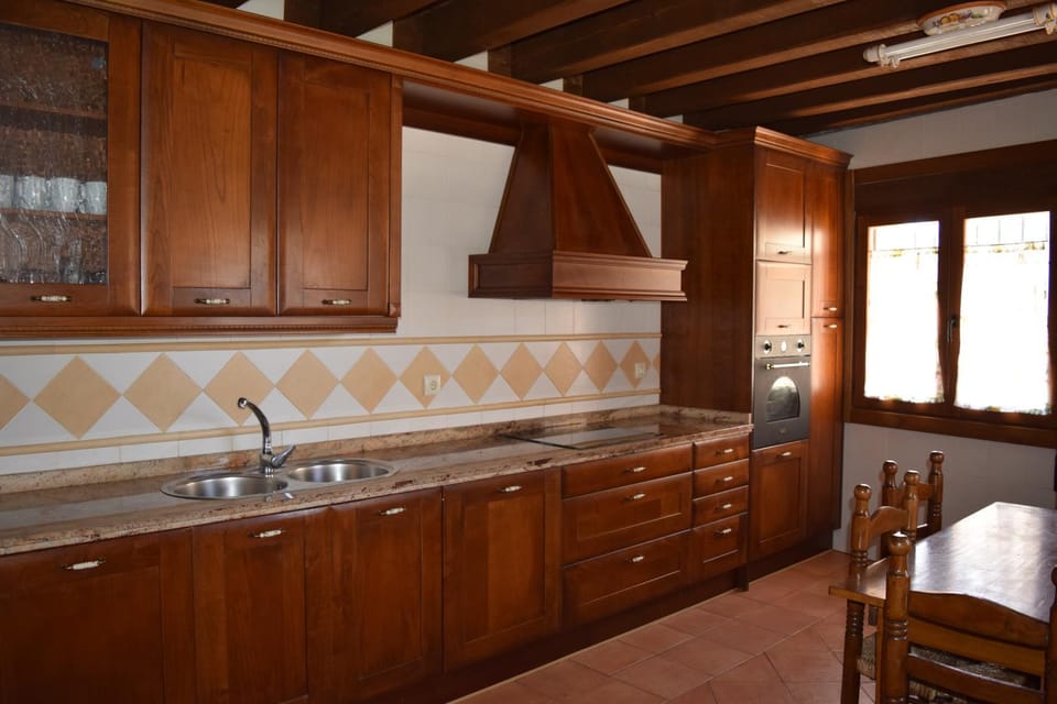 Kitchen or kitchenette, Communal kitchen