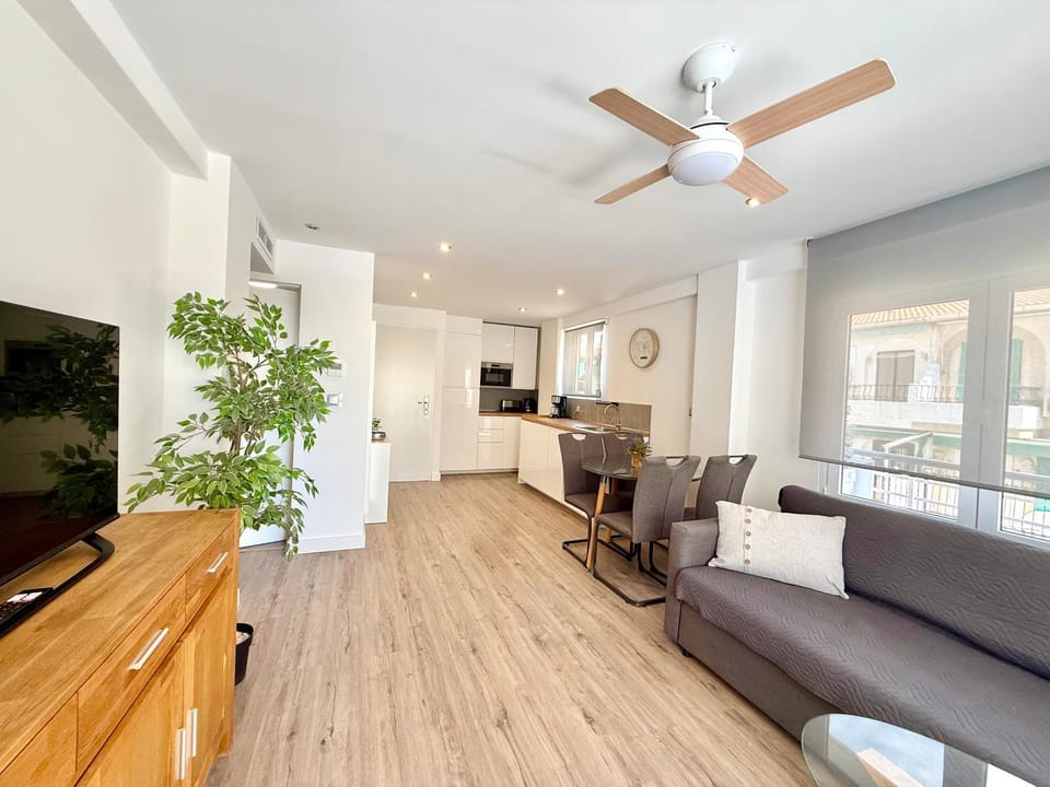 Communal lounge/ TV room, TV and multimedia, Living room, Seating area
