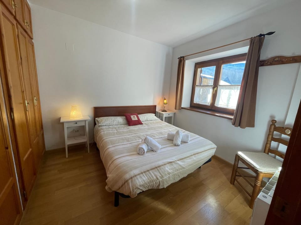 Bed, Photo of the whole room, Bedroom, towels, wardrobe