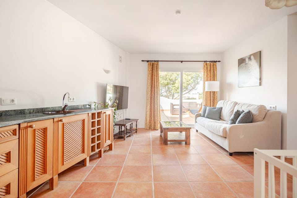 TV and multimedia, Kitchen or kitchenette, Living room, Seating area