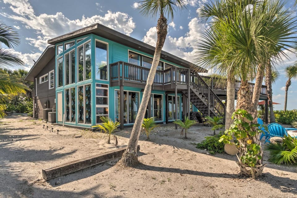Beachfront Home on Gulf of Mexico w/ Indoor Pool House in South Venice