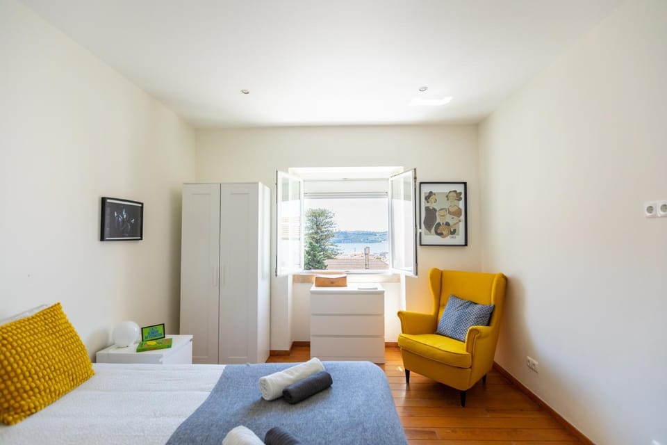 Bedroom, River view