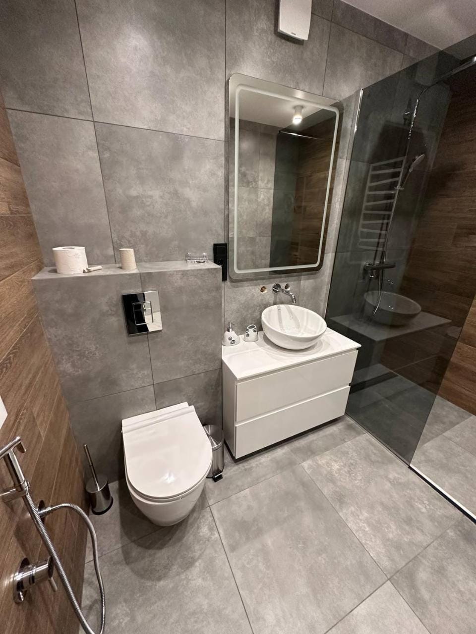 Shower, Toilet, bidet