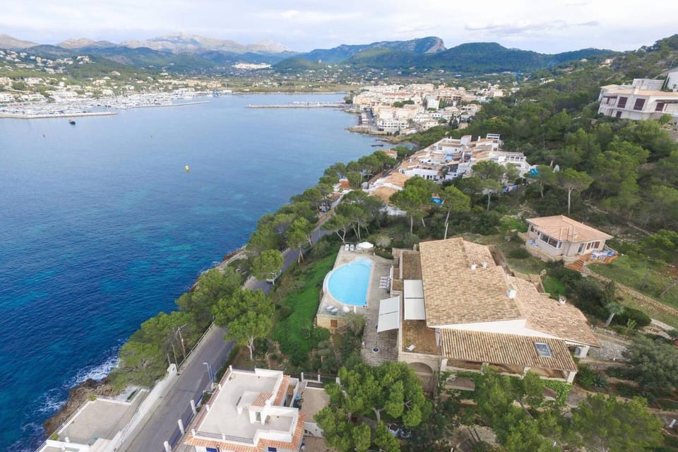Property building, Nearby landmark, Natural landscape, City view, Mountain view, Pool view, Sea view