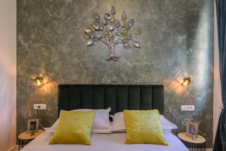 Bed, Decorative detail, Bedroom