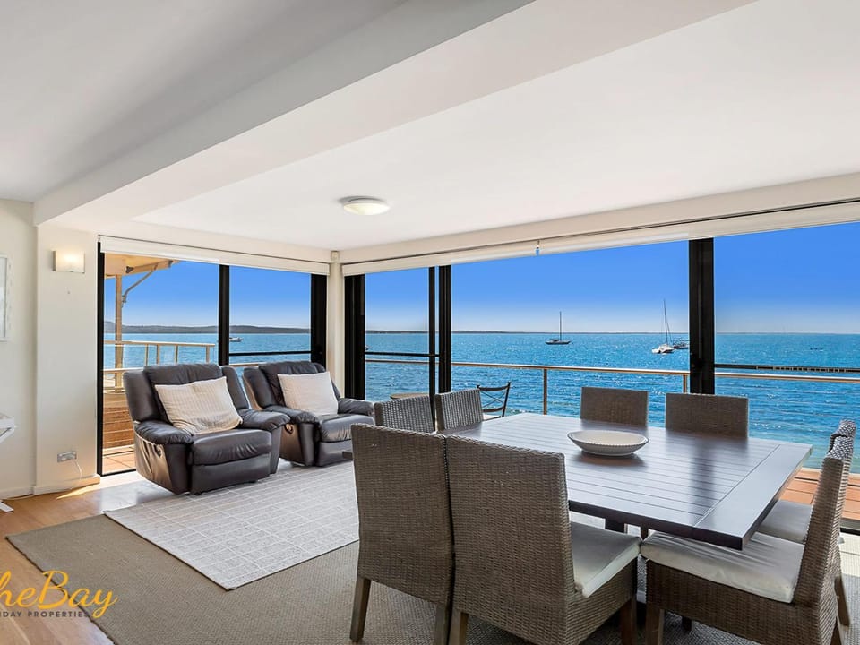 Seating area, Dining area, Sea view