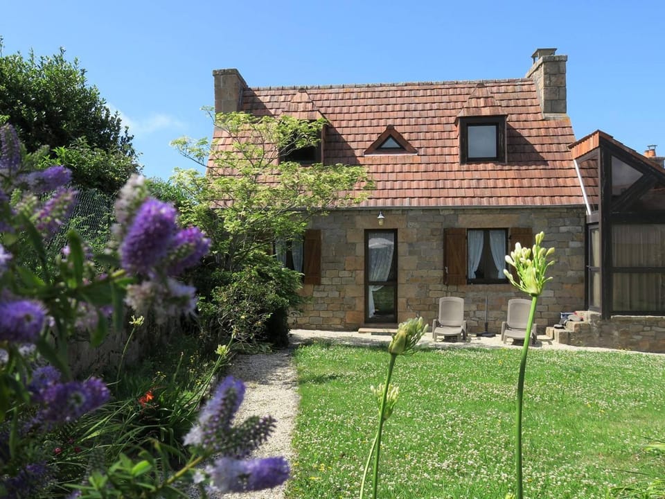 Maison bretonne avec jardin à 50m de la baie Ste Anne - FR-1-368-252 House in Trégastel