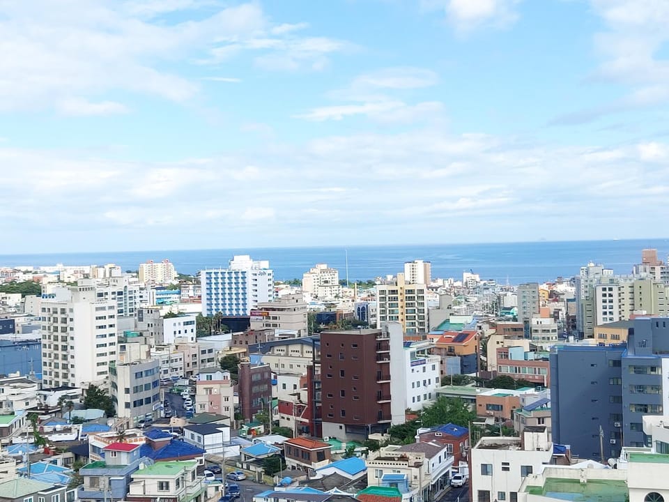 City view, Sea view