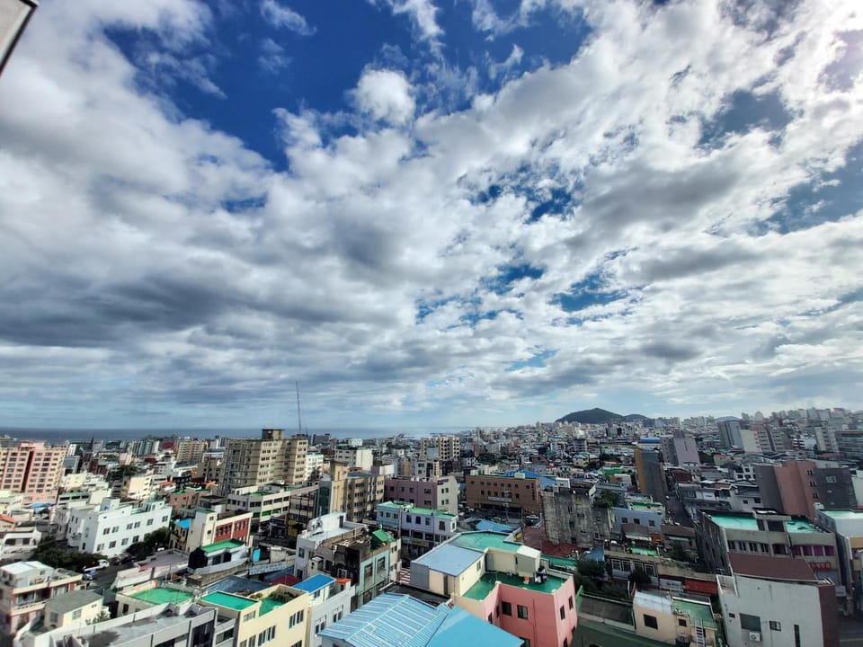 City view, Sea view