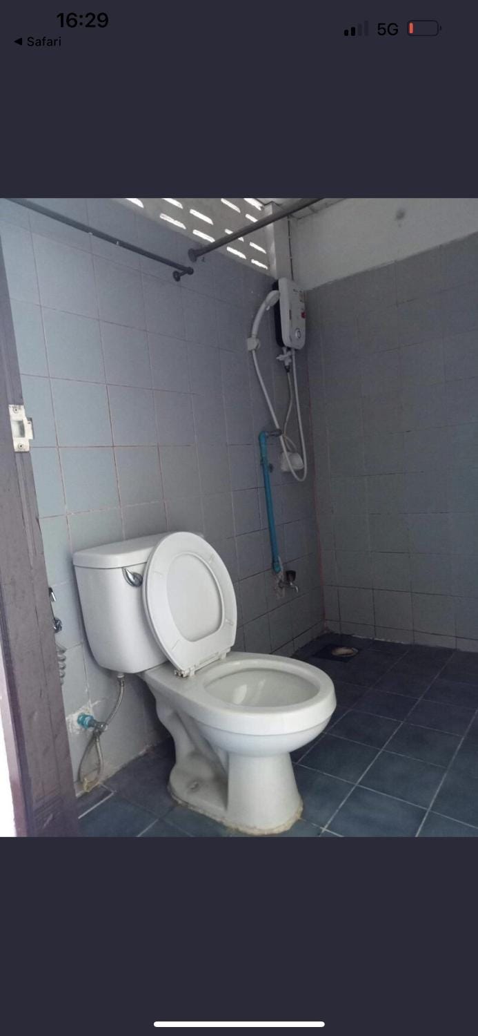 โชคชัยแมนชั่น บางบัวทอง Hostel in Thailand