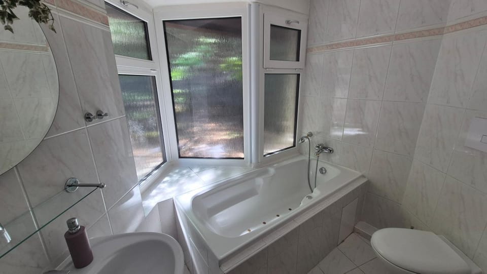 Hot Tub, Bathroom