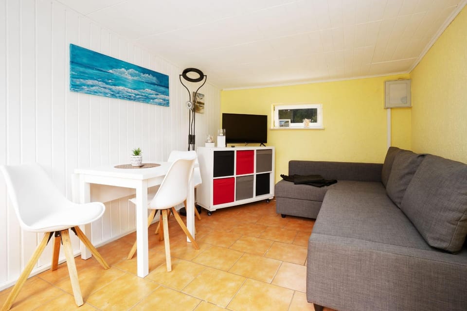 kleines-Ferienhaus-nur-5-Auto-min-von-Binz House in Binz