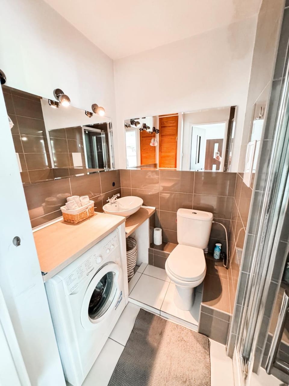 Toilet, Bathroom, washing machine