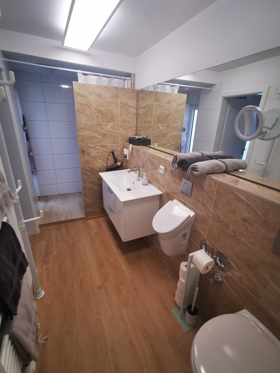 Shower, Toilet, Bathroom, towels