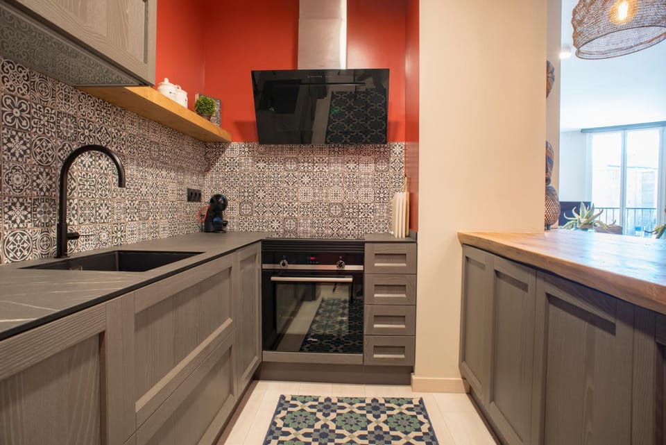Coffee/tea facilities, Kitchen or kitchenette, dishwasher, microwave, oven