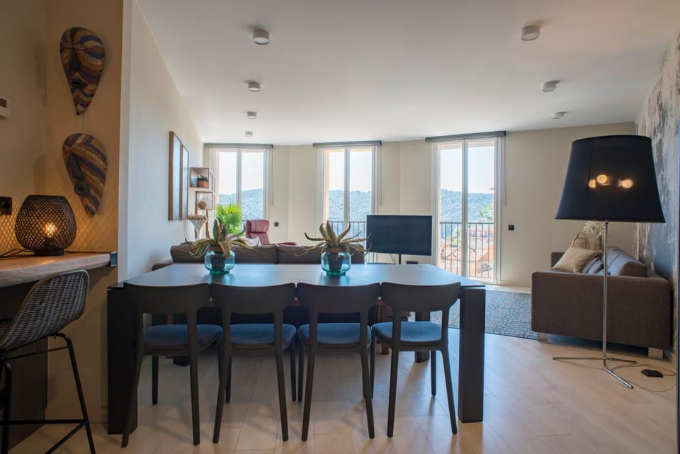 TV and multimedia, Living room, Seating area, Dining area