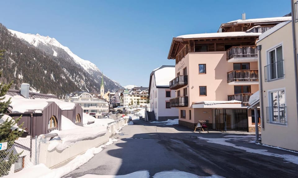 Property building, Day, City view, Mountain view