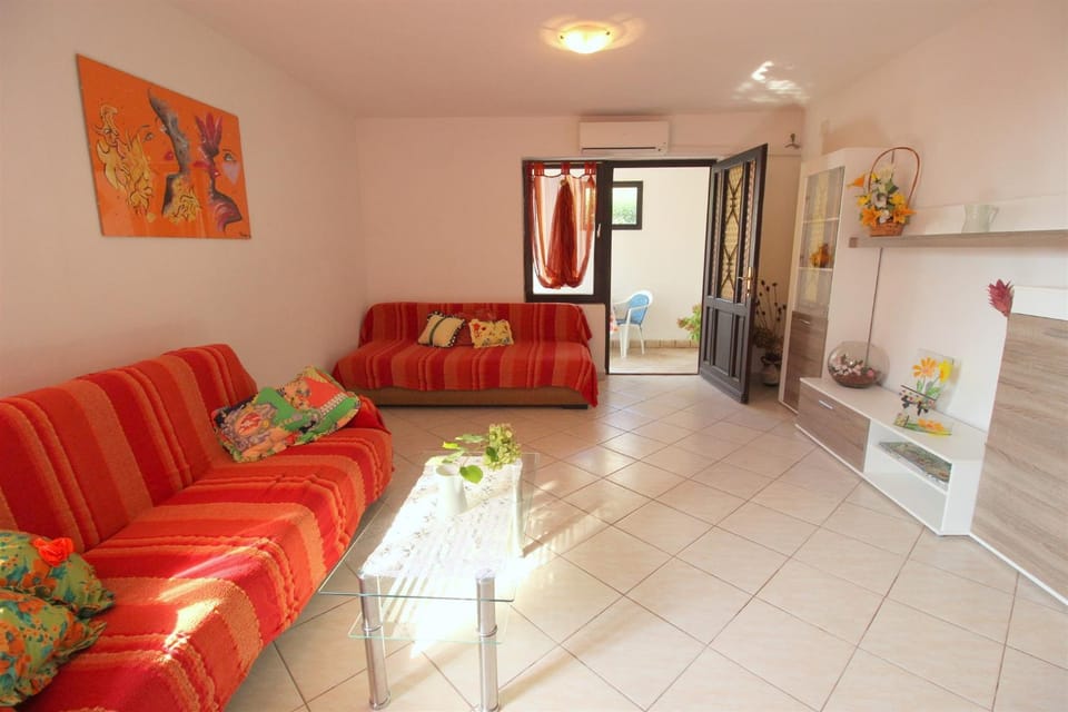 GIANNA N2, 600 m from the beach Apartment in Novigrad