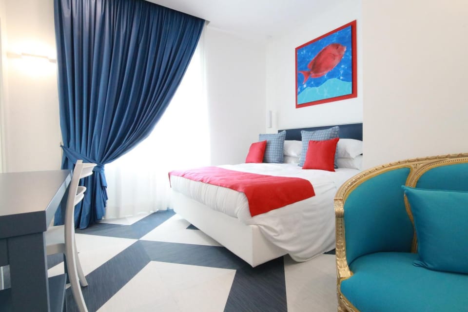 Bed, TV and multimedia, Living room, Photo of the whole room, Seating area, Bedroom