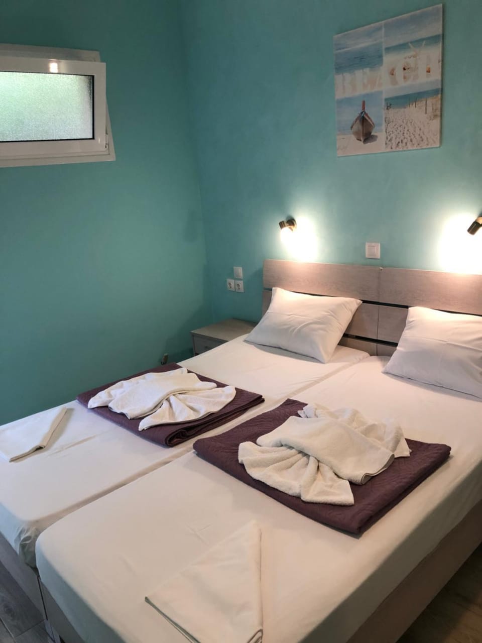 Bed, Bedroom, towels, air conditioner
