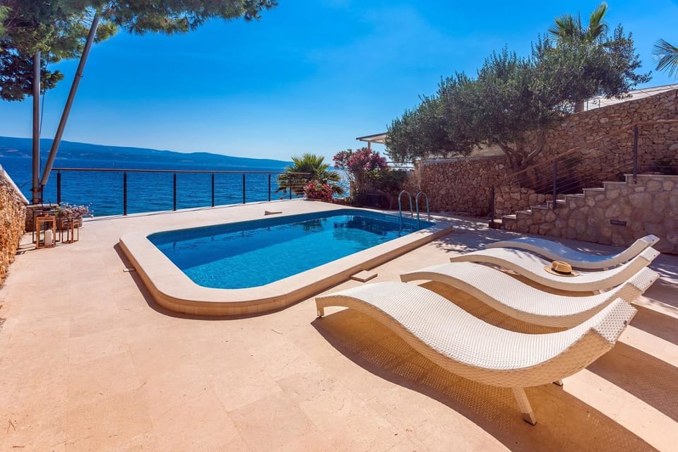 Property building, Garden, Balcony/Terrace, Swimming pool