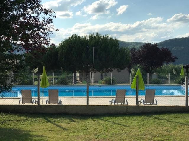 Swimming pool, sunbed