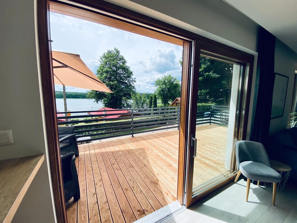 Balcony/Terrace, Living room, Lake view