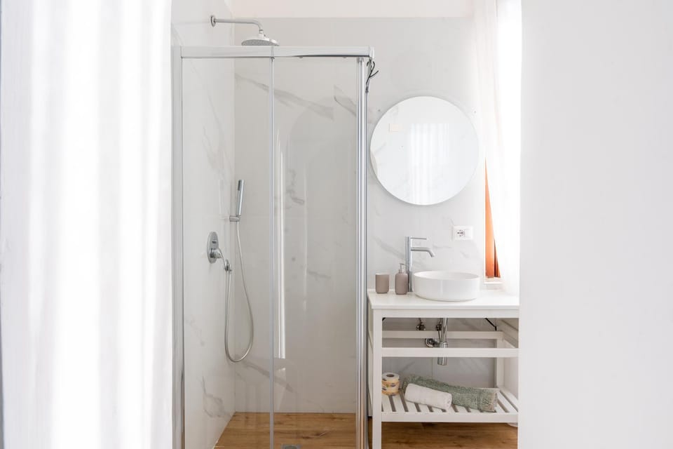 Shower, Bathroom, towels