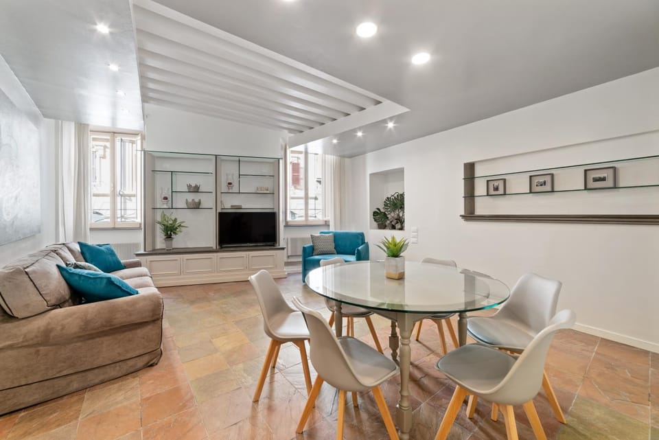 TV and multimedia, Living room, Seating area, Dining area