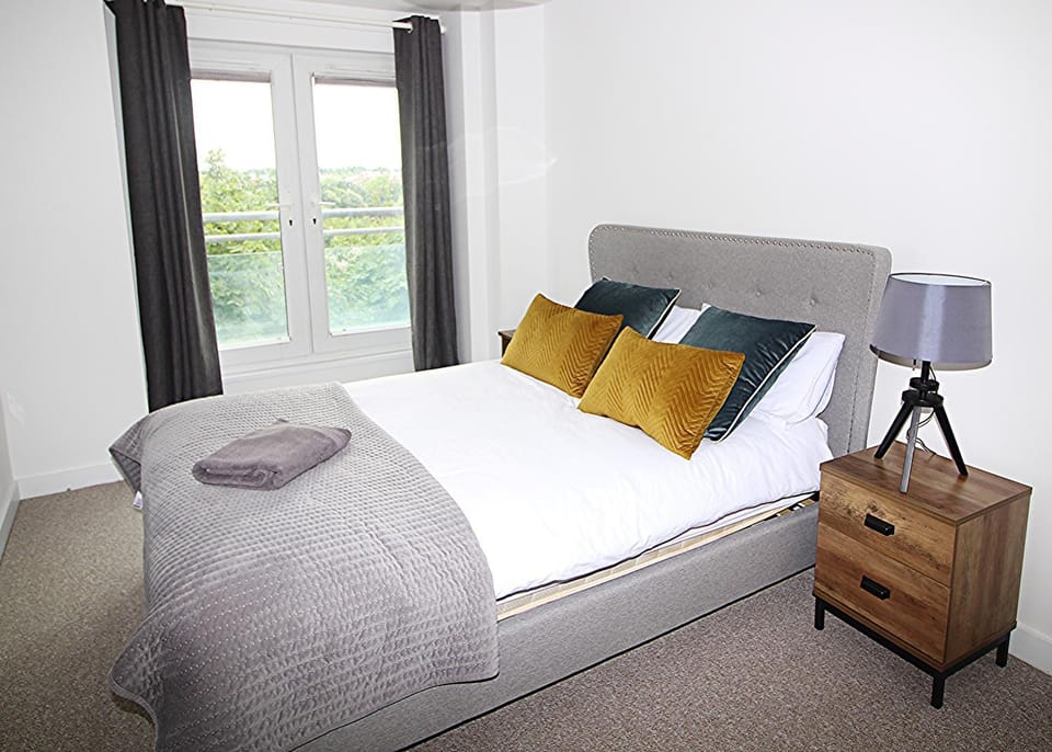 The Elm @ Short Stays Apartment in Basingstoke