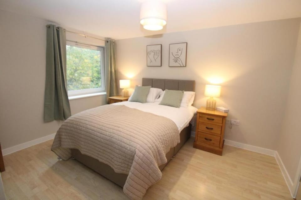 The Elm @ Short Stays Apartment in Basingstoke