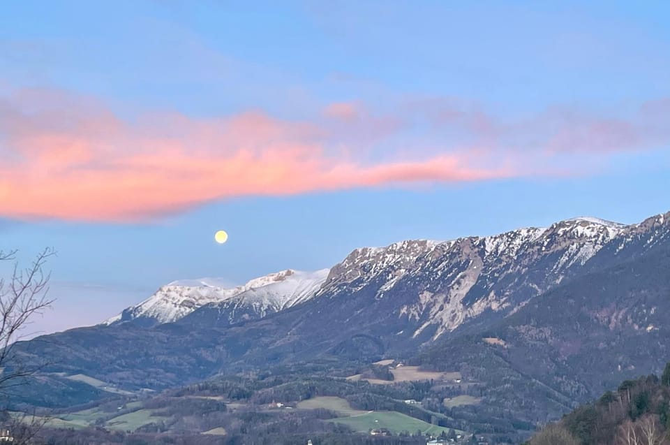 Nearby landmark, Natural landscape, Mountain view